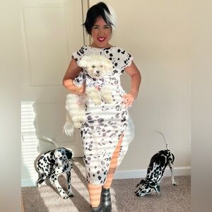 Elegant Black and White Sleeveless Dress